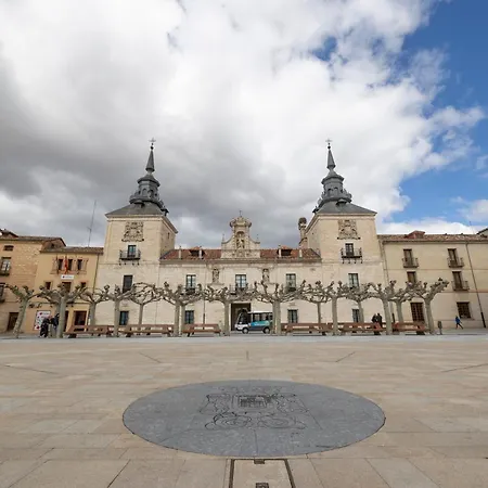 Atico Duplex En Calle Mayor * إل بورغو دي أوسما